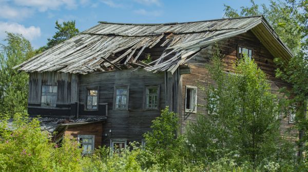 Cottage Demolition in Cedar Falls